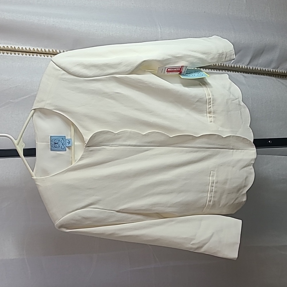 CeCe Cream Blazer New Size 6